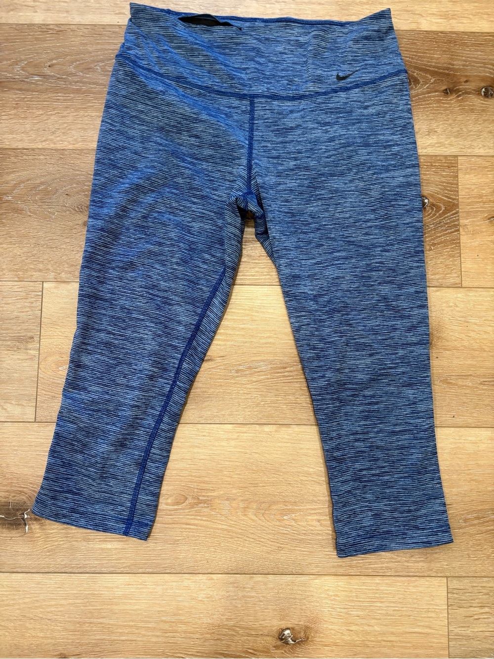 Nike Women’s Blue Capri Athletic Leggings-M